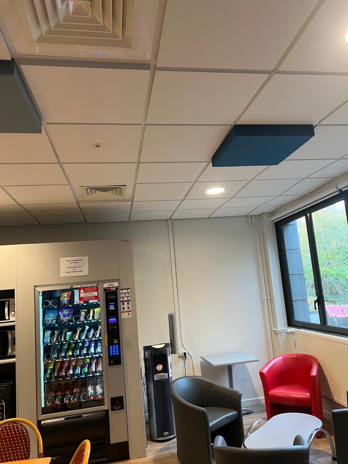 Plafond modulaire avec spots